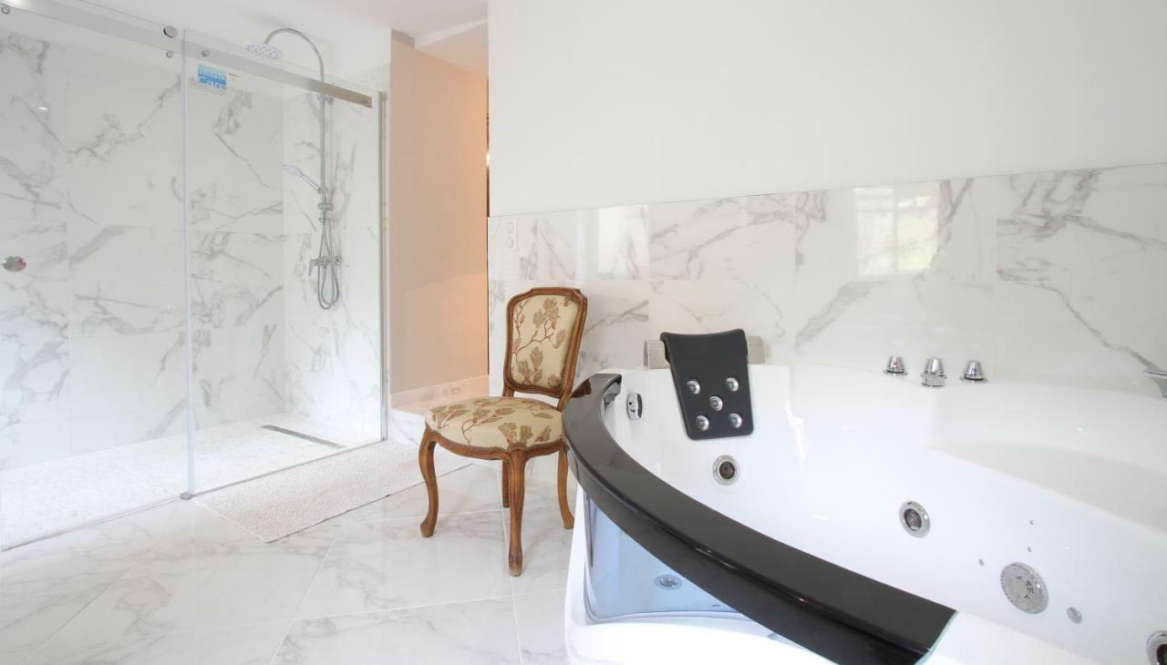 Manoir Des Turets Bed & Breakfast Yvre-l'Eveque Ngoại thất bức ảnh